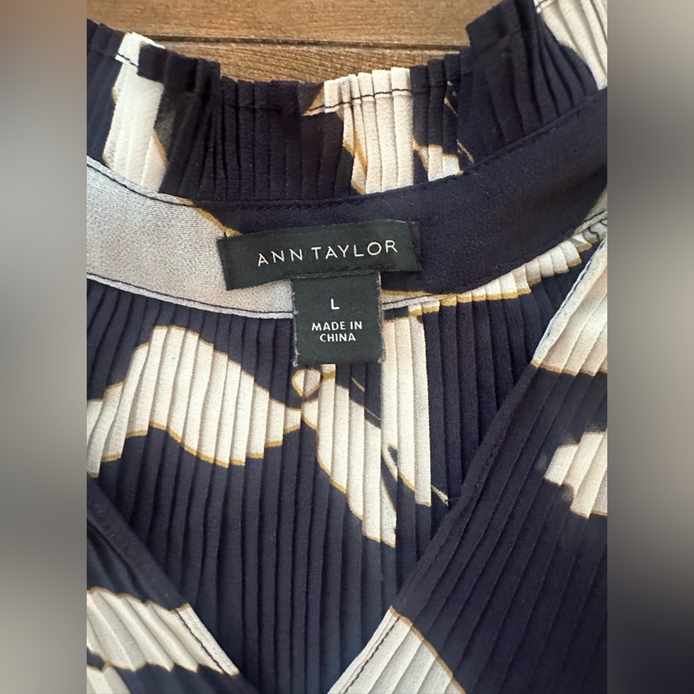Ann Taylor L Pleated Butterfly Print Blouse Navy Ivory Long Sleeve Top - Picture 6 of 9